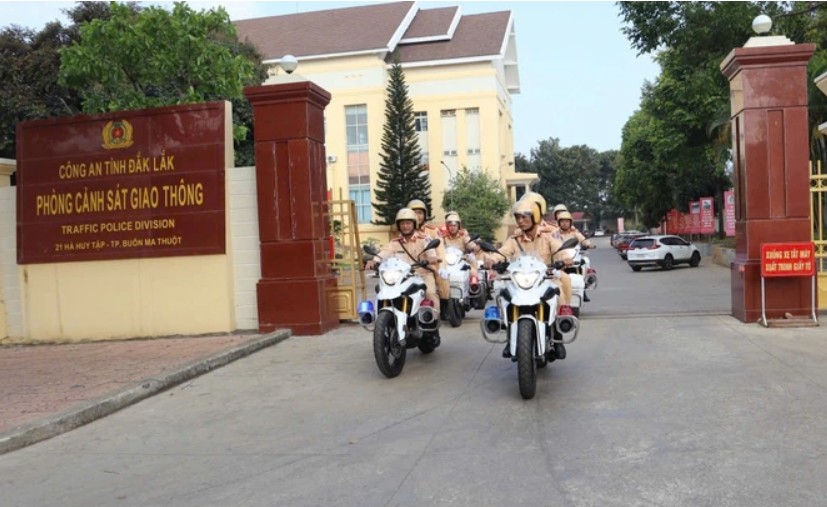 Dak Lak Provincial Police have announced to find the owners of 451 vehicles violating traffic laws but no one has come to claim them. Photo: Provided by the police