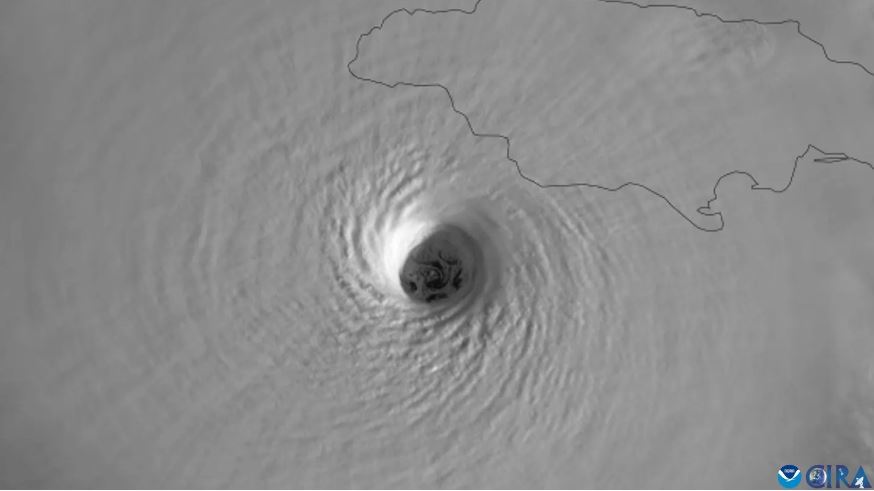 Anh ve tinh cho thay con bao Melissa tien gan Jamaica vao luc mat troi moc tai New Hope, Jamaica, ngay 28.10.2025. Anh: NOAA/CIRA