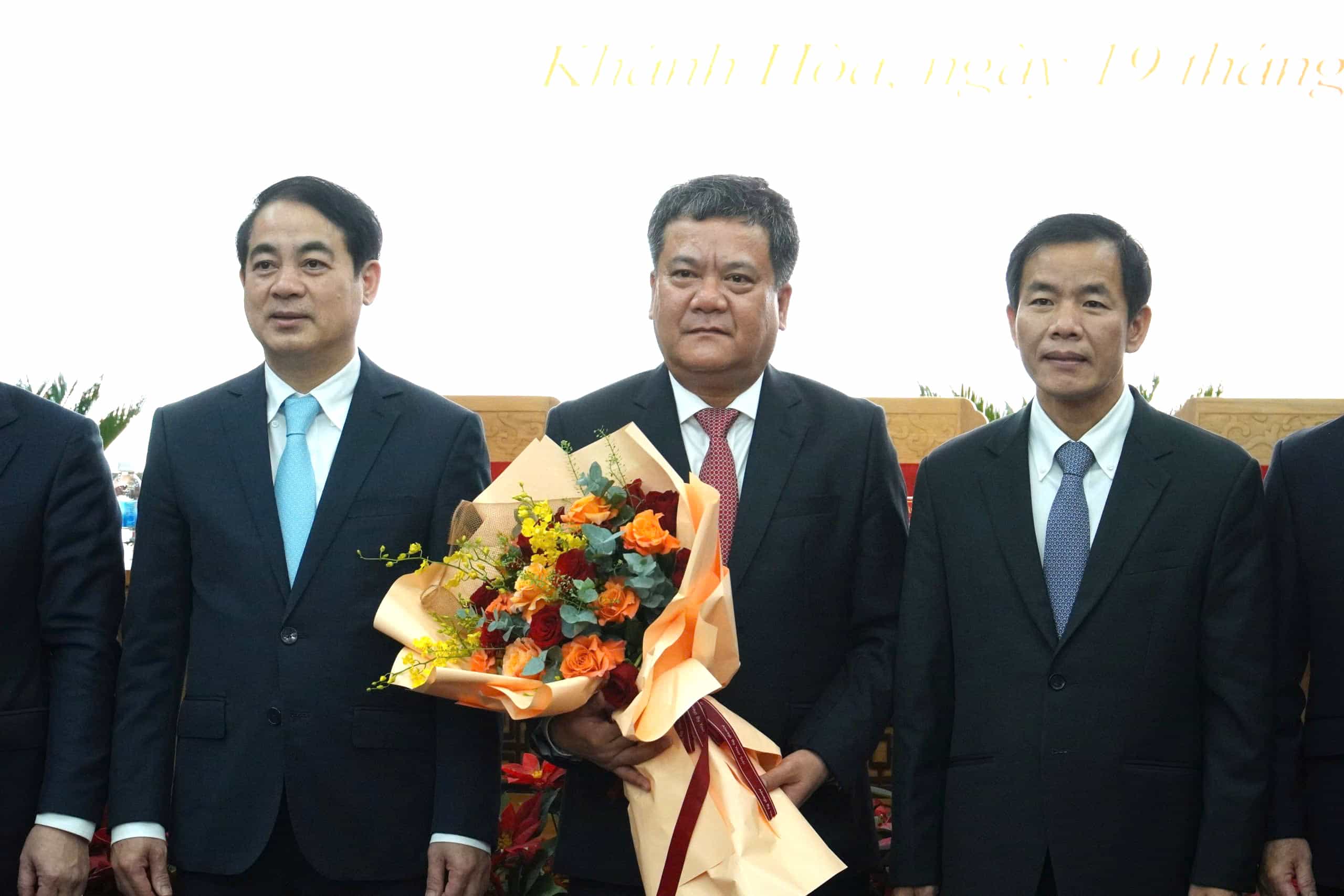 Mr. Tran Phong - Deputy Secretary of the Provincial Party Committee was elected by delegates to hold the position of Chairman of the Khanh Hoa Provincial People's Committee. Photo: Huu Long