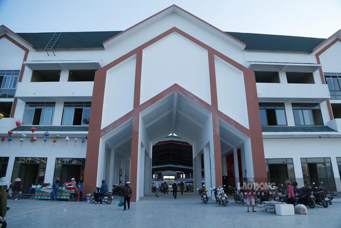 El mercado turistico de Muong Thanh de mas de 193 mil millones de VND en Dien Bien esta a punto de ser inaugurado. Foto: Quang Dat
