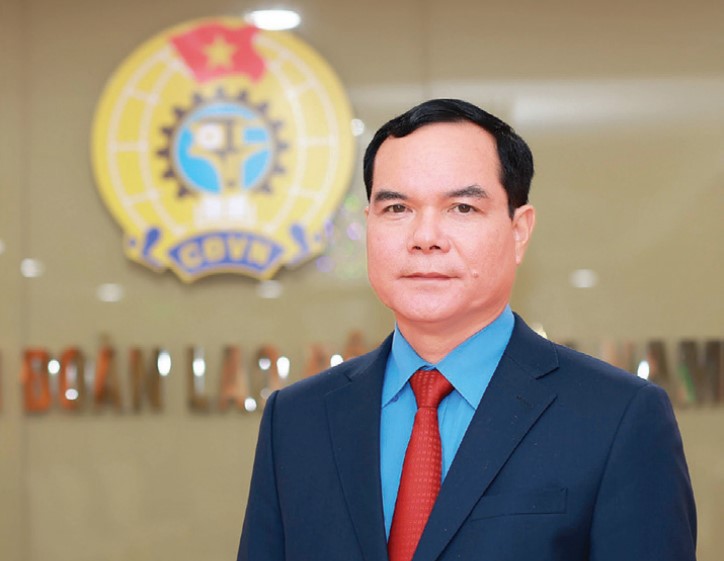 El camarada Nguyen Dinh Khang - Miembro del Comite Central del Partido Vicepresidente del Comite Central del MTTQ de Vietnam Presidente de la Confederacion General del Trabajo de Vietnam. Foto: Hai Nguyen