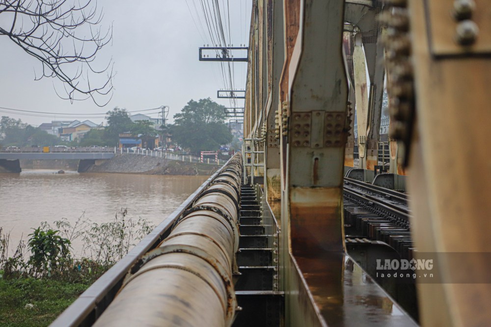 Tu cuoi thap nien 1990, cau hu hong nang va duoc dai tu lon trong giai doan 1998 – 2000 bang nguon ho tro cua Nhat Ban.