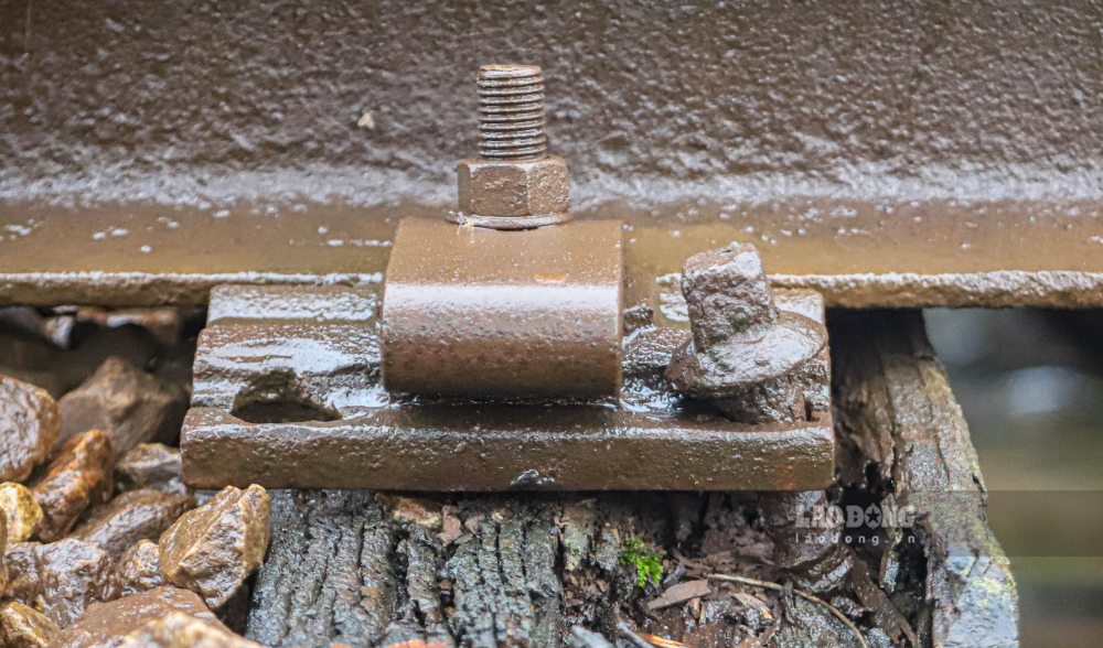 Sau nhieu thap ky chiu mua nang, nhieu thanh ta vet go da muc nat, xuong cap.