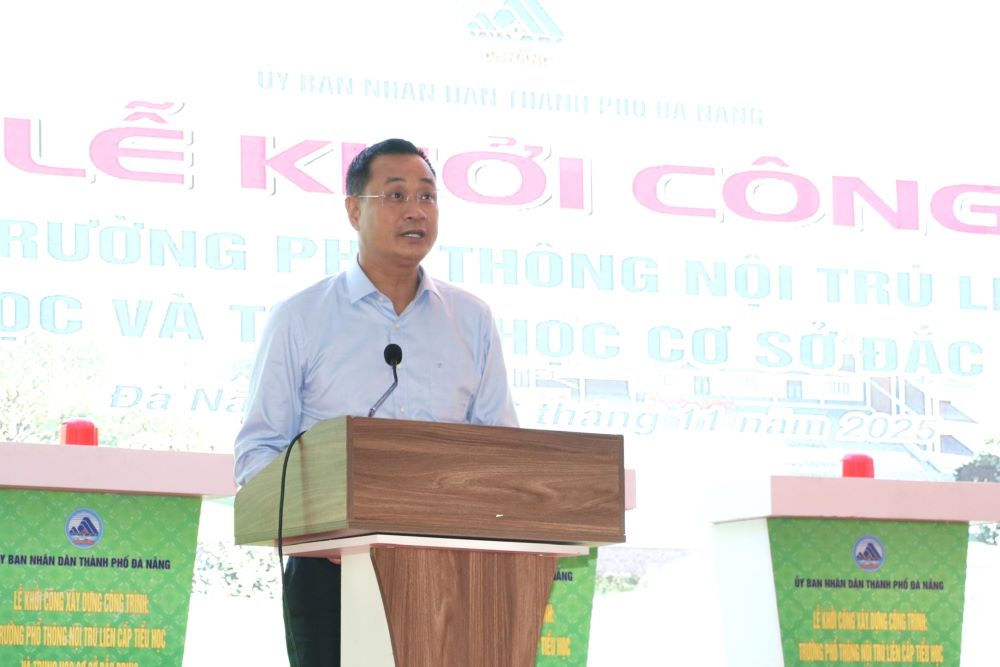 Bi thu Thanh uy Da Nang Le Ngoc Quang da co nhung chi dao sat sao tai le khoi cong du an truong hoc o xa Dac Pring. Anh: UBND TP