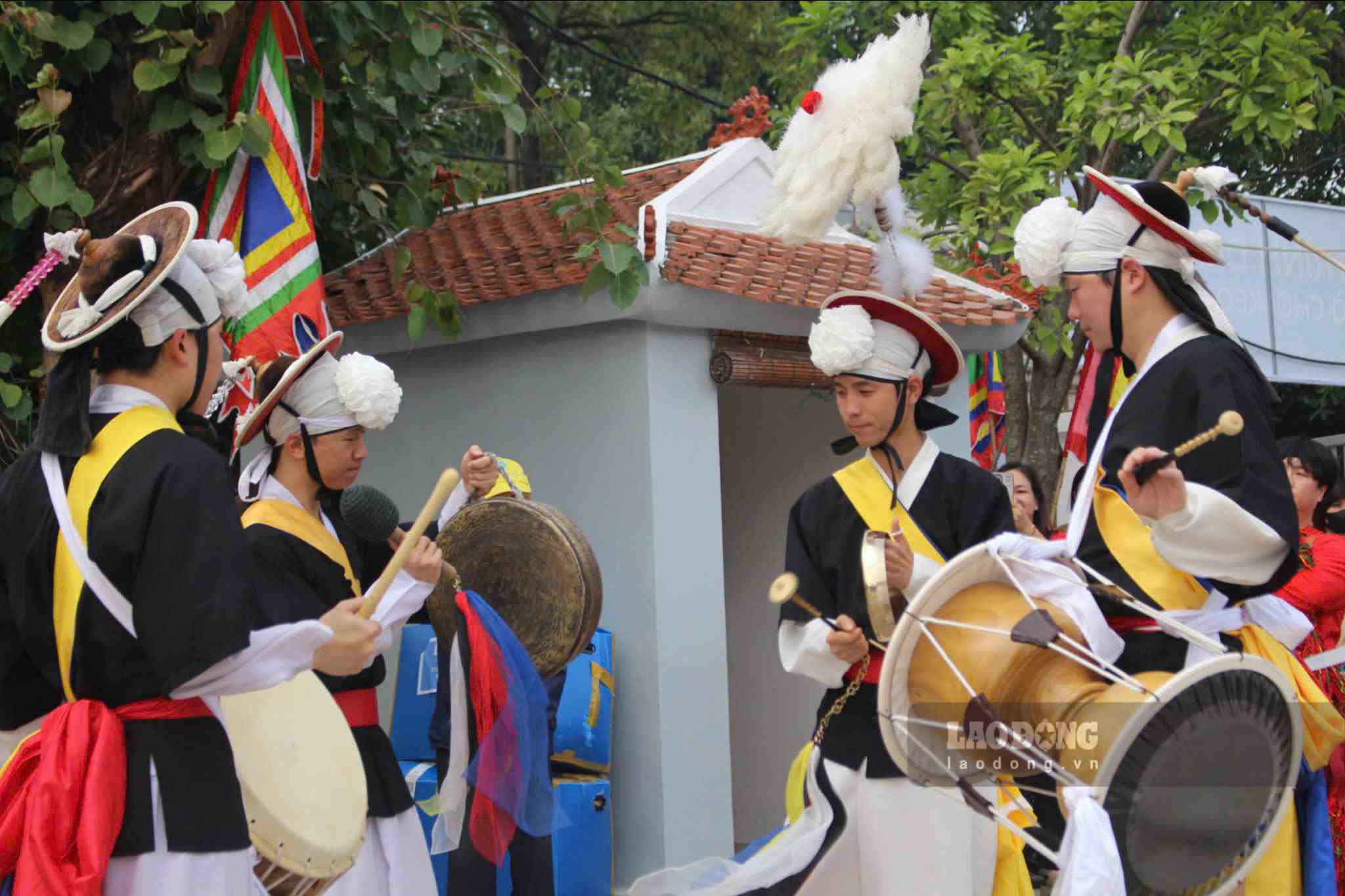 Utbytet och uppträdandet av dragkampsritualer och -lekar med deltagande av Gijisi dragkampsförening (Dangjin City, Korea) samt trum- och lejondansuppträdanden av en grupp unga konstnärer skapade ett färgstarkt kulturellt utrymme.