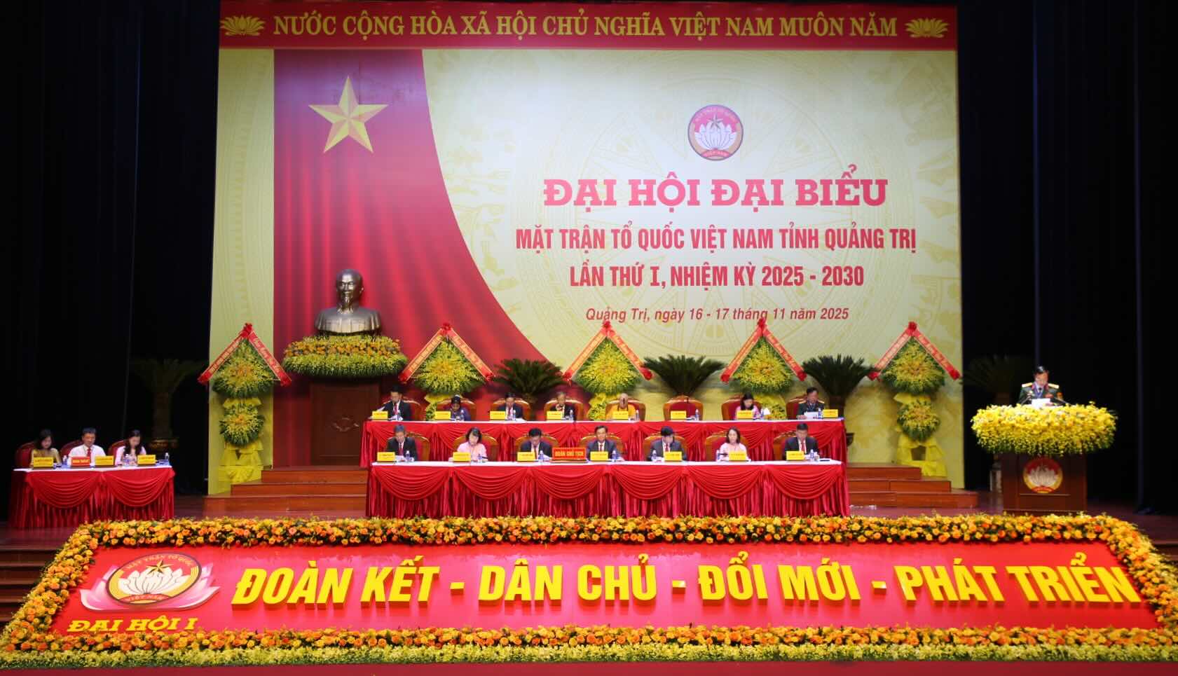 Doan Chu tich va Doan Thu ky du dai hoi. Anh: Cong Sang