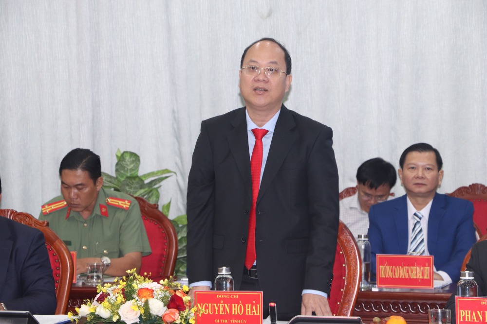 Bi thu Tinh uy Ca Mau Nguyen Ho Hai gioi thieu tiem nang, loi the Ca Mau dong thoi de nghi ky ket co lo trinh, noi dung cu the. Anh: Nhat Ho