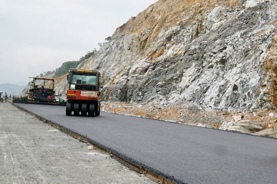 Hien tien do thi cong du an thanh phan Hoai Nhon - Quy Nhon dat 96% khoi luong cong trinh. Anh: Hoai Phuong