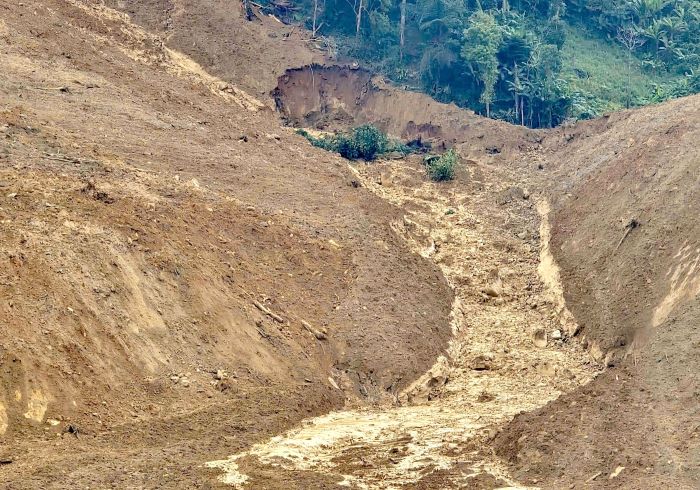 Many areas in Hung Son commune (Da Nang city) are at risk of landslides due to prolonged heavy rain. Photo: Khai Dang