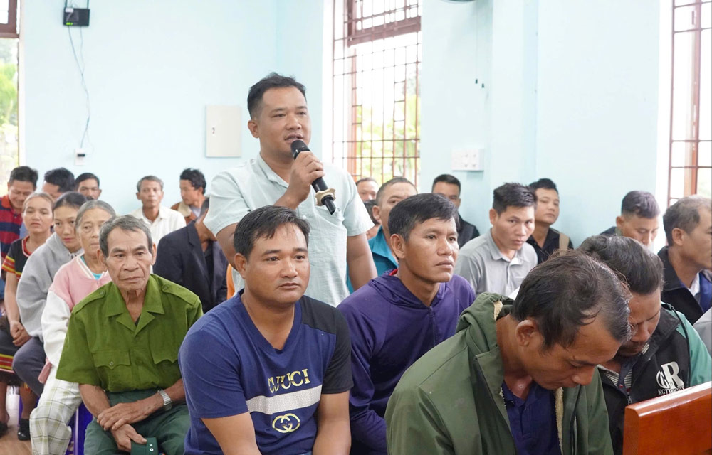 다낭시 짜독브라 사회 1번 마을 주민들이 대단결의 날 행사에서 의견을 발표하고 있습니다. 사진: MTTQVN 다낭.