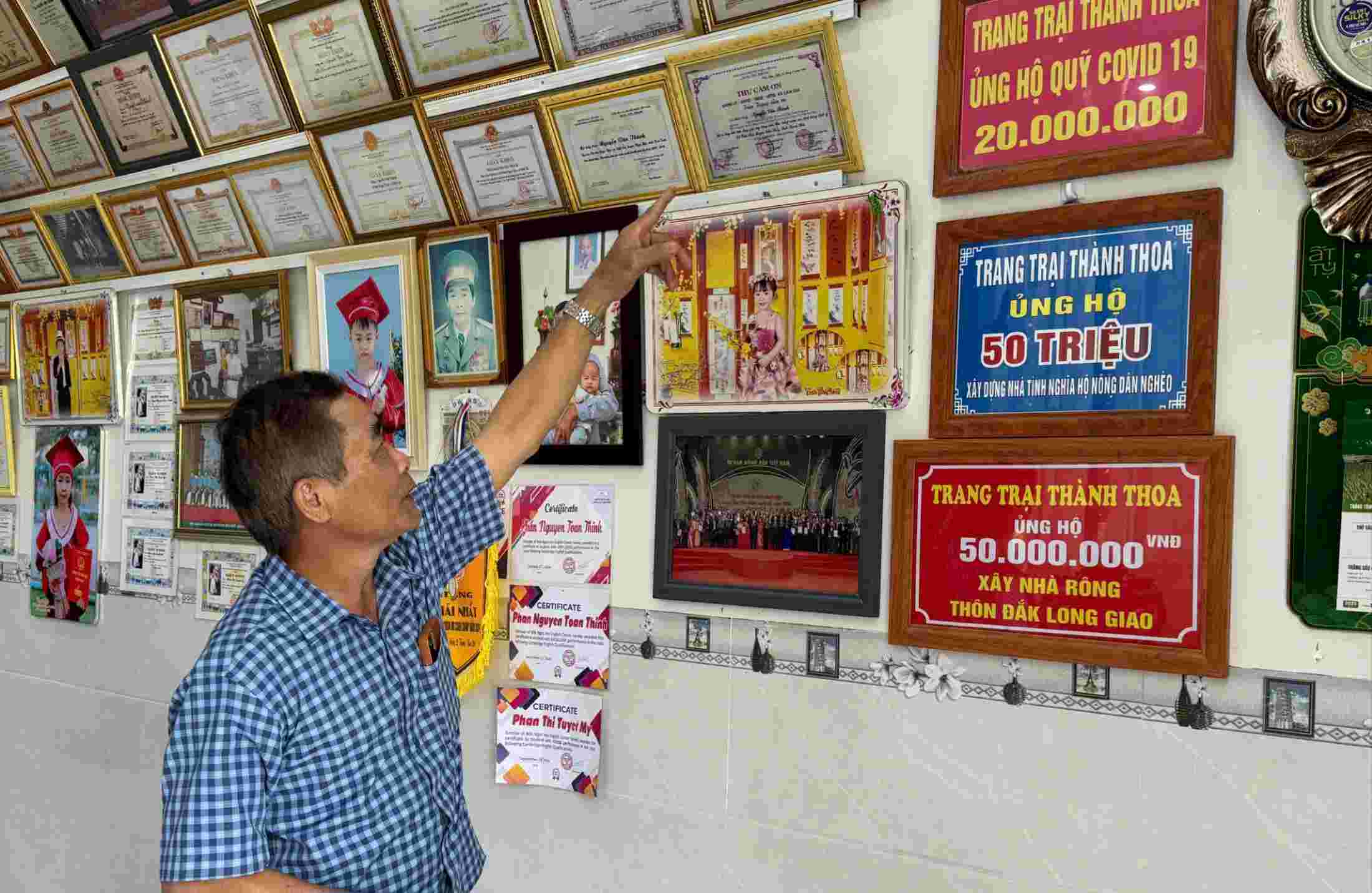 Ong Nguyen Van Thanh, o thon Ngoc Thu, xa Bo Y (Quang Ngai), ke ve hanh trinh ho tro nguoi ngheo, nguoi dan gap kho khan va cac hoat dong an sinh xa hoi. Anh: Thanh Thuan