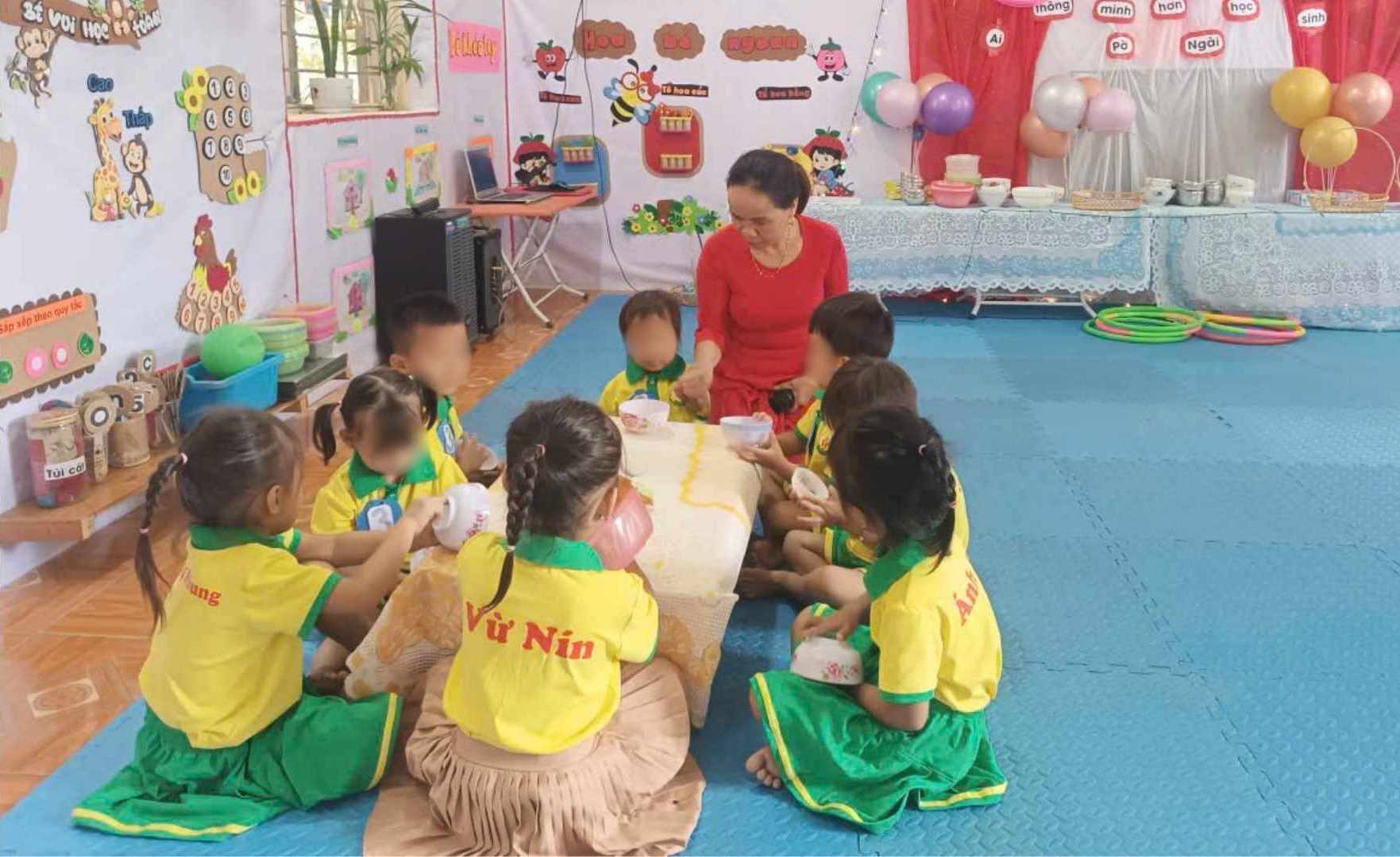 Co Nguyen Thi Nhan - giao vien Truong Mam non Huoi Luong (xa Phong Tho, Lai Chau) - mong muon muc luong som duoc dieu chinh de nang cao thu nhap, cai thien doi song. Anh: NVCC