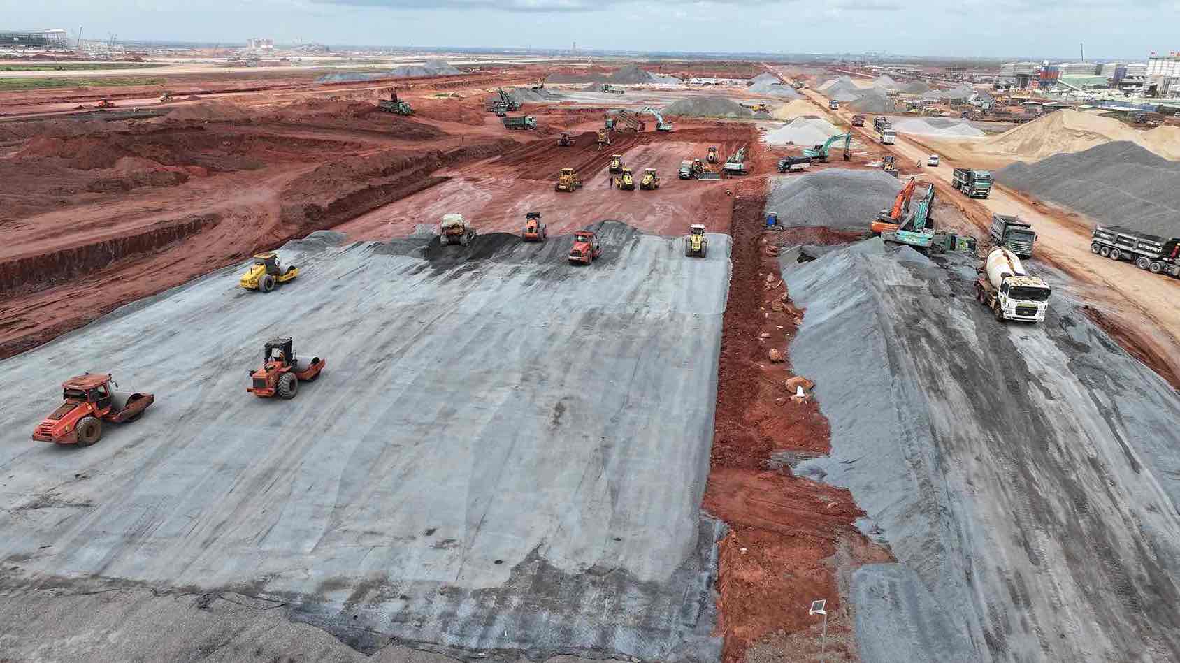 Construction of the second runway at Long Thanh airport. Photo: HAC