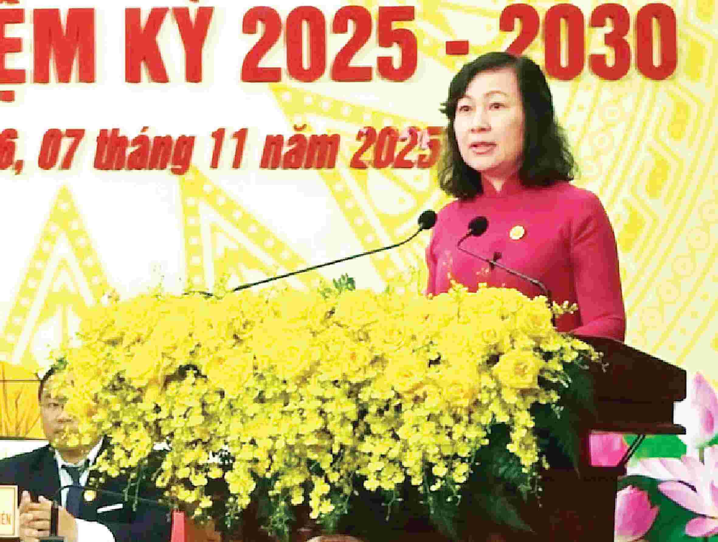 Sra. Huynh Thi Hang Vicesecretaria del Comite Provincial del Partido Provincial Presidente del Comite del Frente de la Patria de la provincia de Dong Nai. Foto: MTTQ de la provincia de Dong Nai