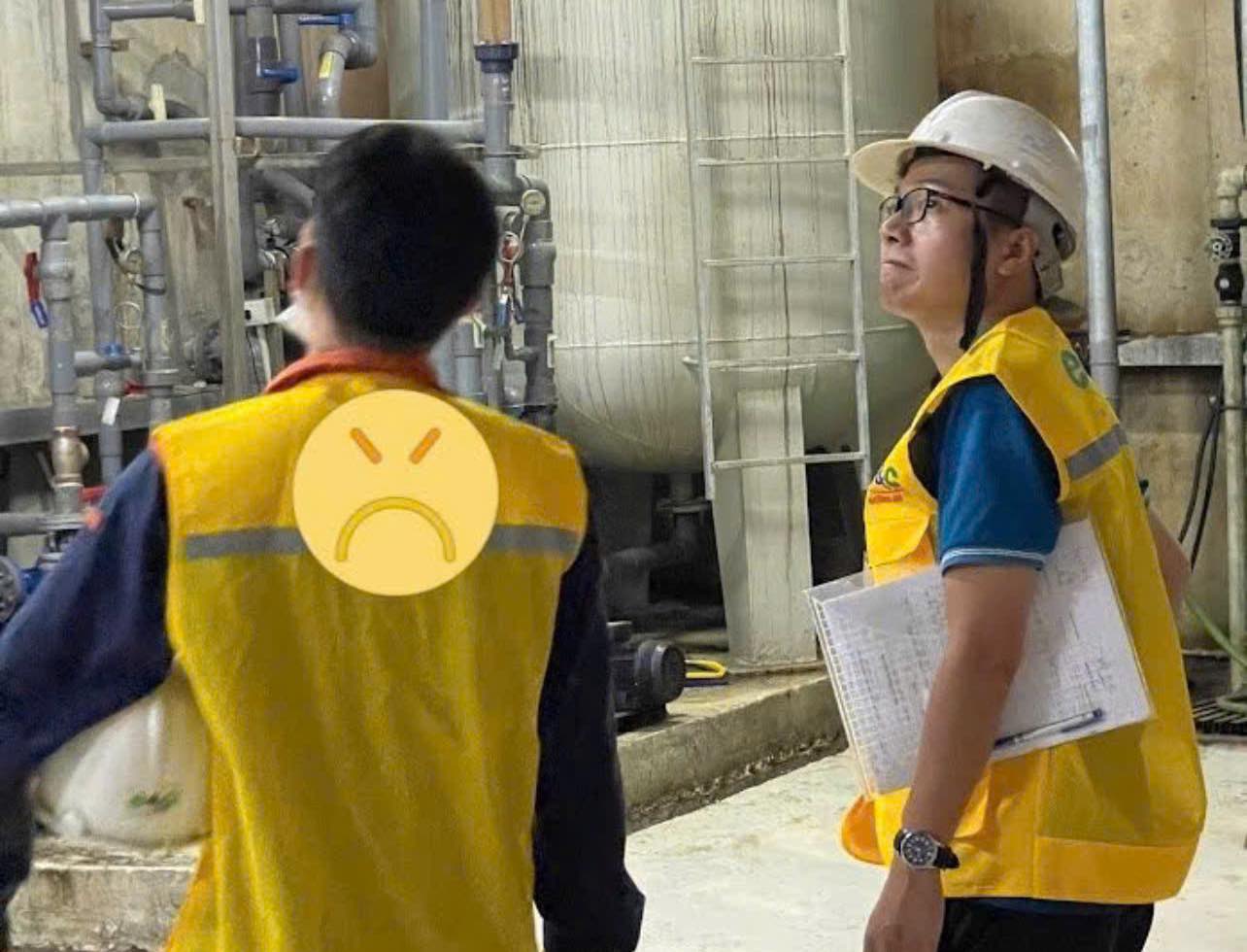 Mr. Viet Bang (right) when surveying the project. Photo: Character provided