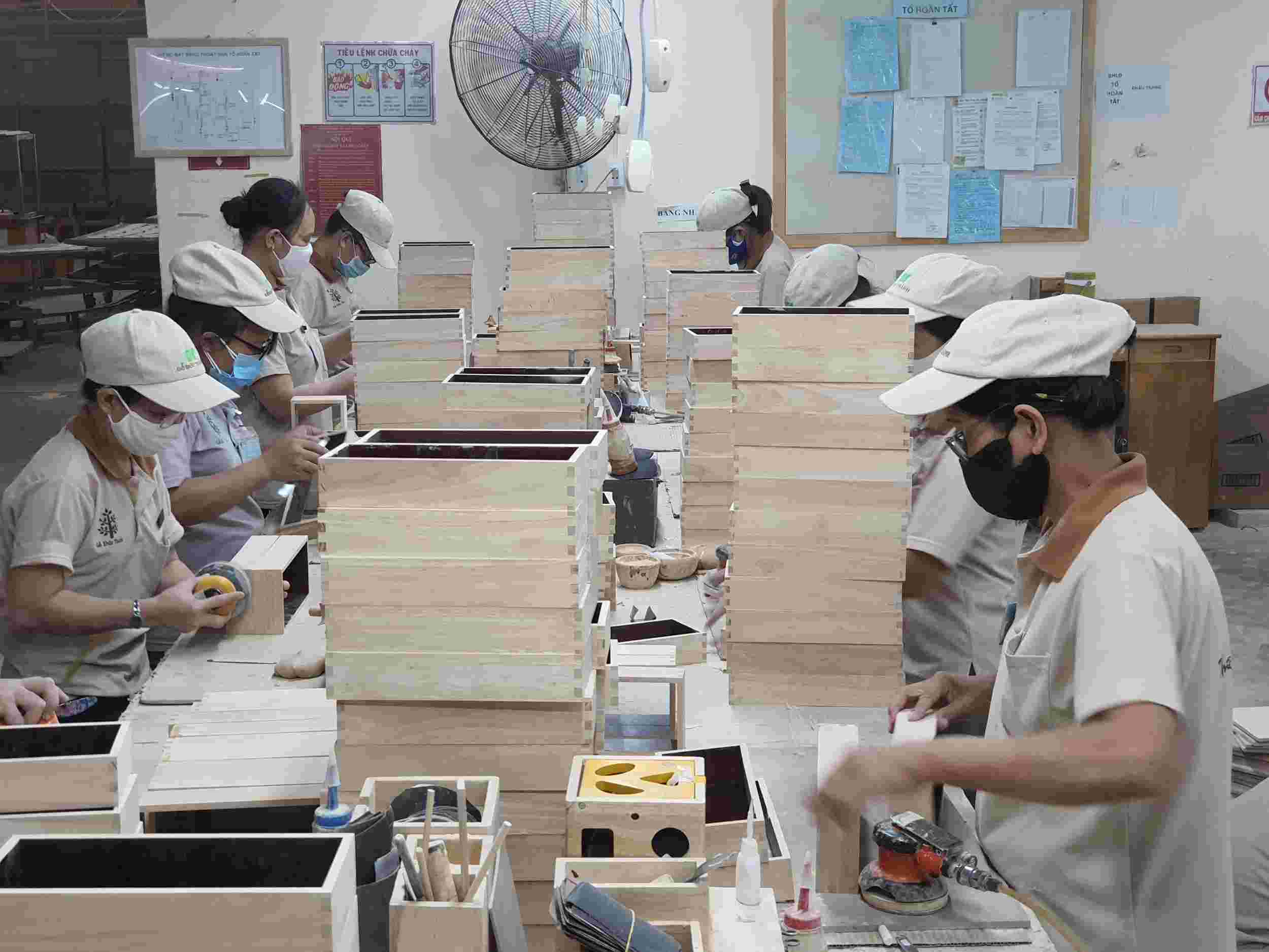 2026 年 1 月 1 日から、重労働、危険な労働条件、または危険な労働条件の仕事や役職で働く従業員は、少なくとも 5% 高い最低賃金を受け取ることになります。写真: ナム・ズオン