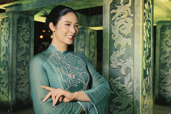 Hoa hau Ngoc Han. Anh: Nghe si cung cap