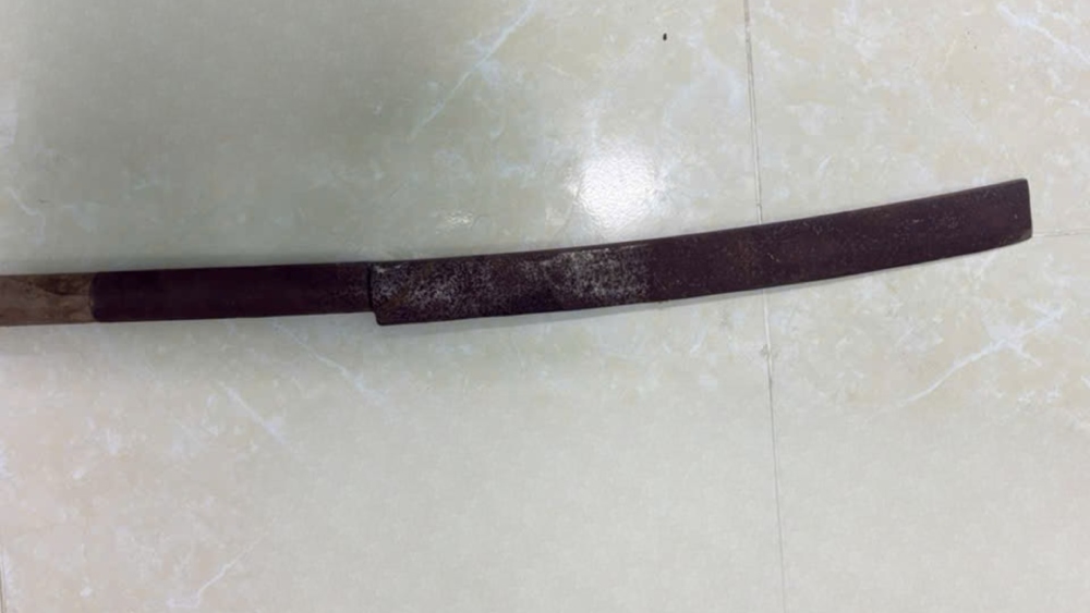 Duy dùng dao tự chế chém hàng xóm bị thương vì chuyện hát karaoke quá khuya. Ảnh: Công an cung cấp