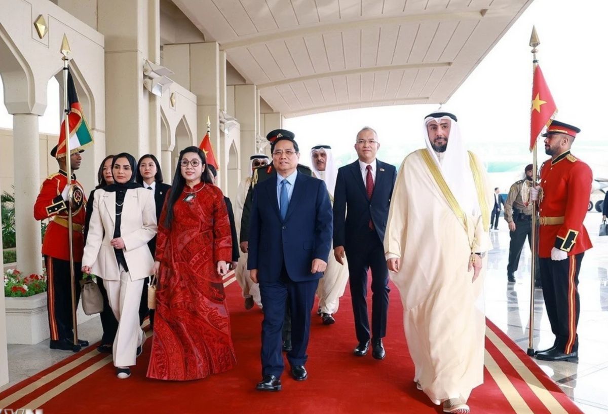 Le don Thu tuong Chinh phu Pham Minh Chinh va Phu nhan tai san bay quoc te Kuwait. Anh: TTXVN