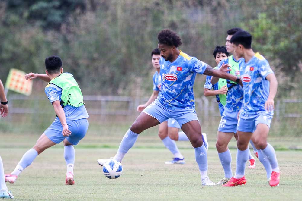 Xuan Son duoc Gia Bao danh gia la tien dao dang cap. Anh: VFF