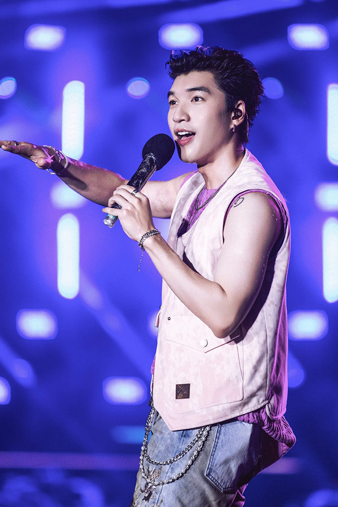 HIEUTHUHAI tren san khau Waterbomb TPHCM toi 15.11. Anh: Ban to chuc