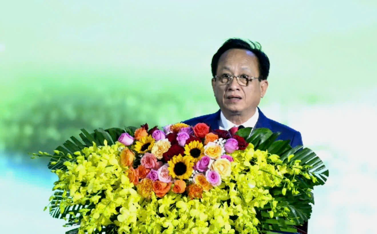 Mr. Pham Van Thieu - Chairman of the People's Council of Ca Mau province - delivered the opening speech of the 2nd Ca Mau Festival in 2025. Photo: Nhat Ho