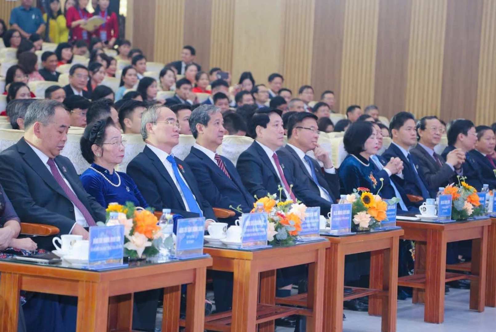 Cac dai bieu tham du Le ki niem ngay Nha giao Viet Nam 20.11 va Dai hoi Thi dua yeu nuoc nganh Giao duc lan thu VIII. Anh: Tran Hiep