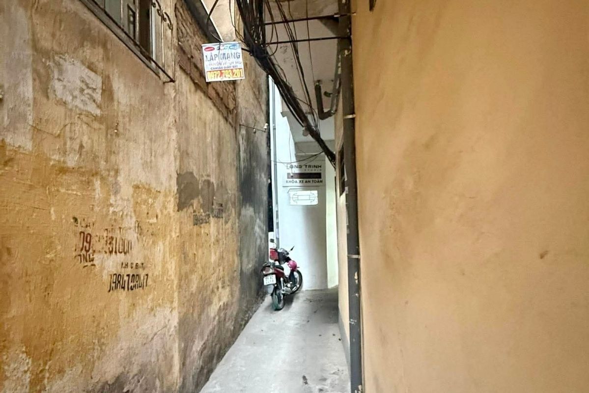 The segment of houses in alleys is still vibrant, however, buyers are somewhat limited in choosing houses in deep alleys. Photo: Thanh Binh