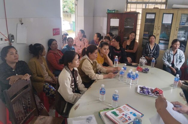 Cong tac tuyen truyen, cham soc suc khoe cho phu nu o xa Buon Don duoc trien khai thuong xuyen. Anh: Bao Lam