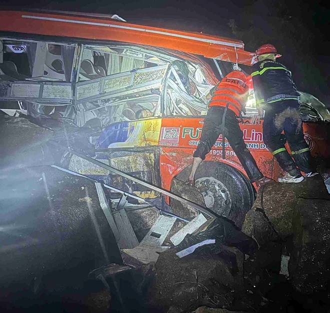 Xe khách 40 phòng thiết bị đất đá ở tiền Khánh Lê nối Đà Lạt - Nha Trang tạo 5 người tử vong