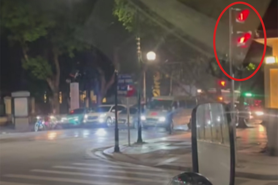 Traffic lights flash red, not turning green for a long time. Photo cut from clip