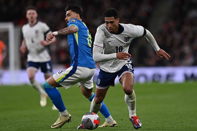 Bellingham nhan duoc nhieu su ky vong cua co dong vien “Tam su“. Anh: AFP