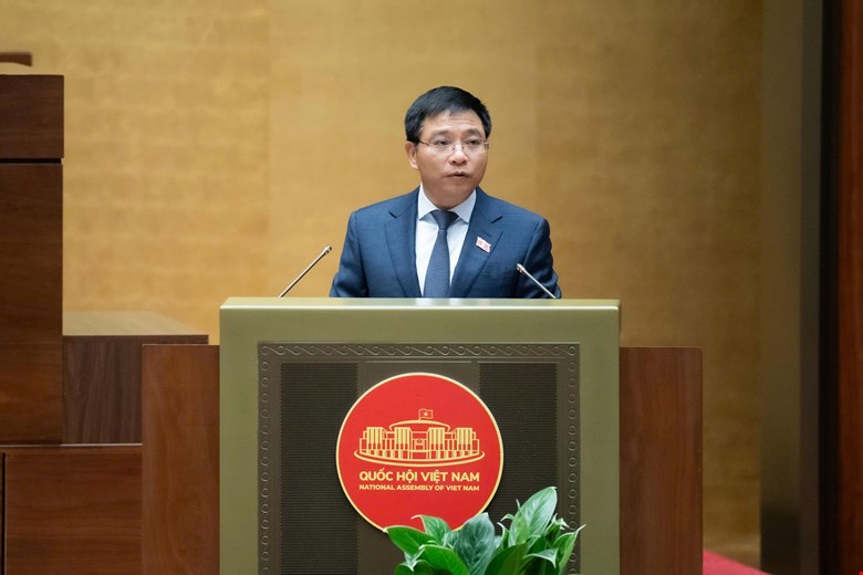 Minister of Finance Nguyen Van Thang presented a report on the draft Law on National Reserves (amended). Photo: Quochoi.vn