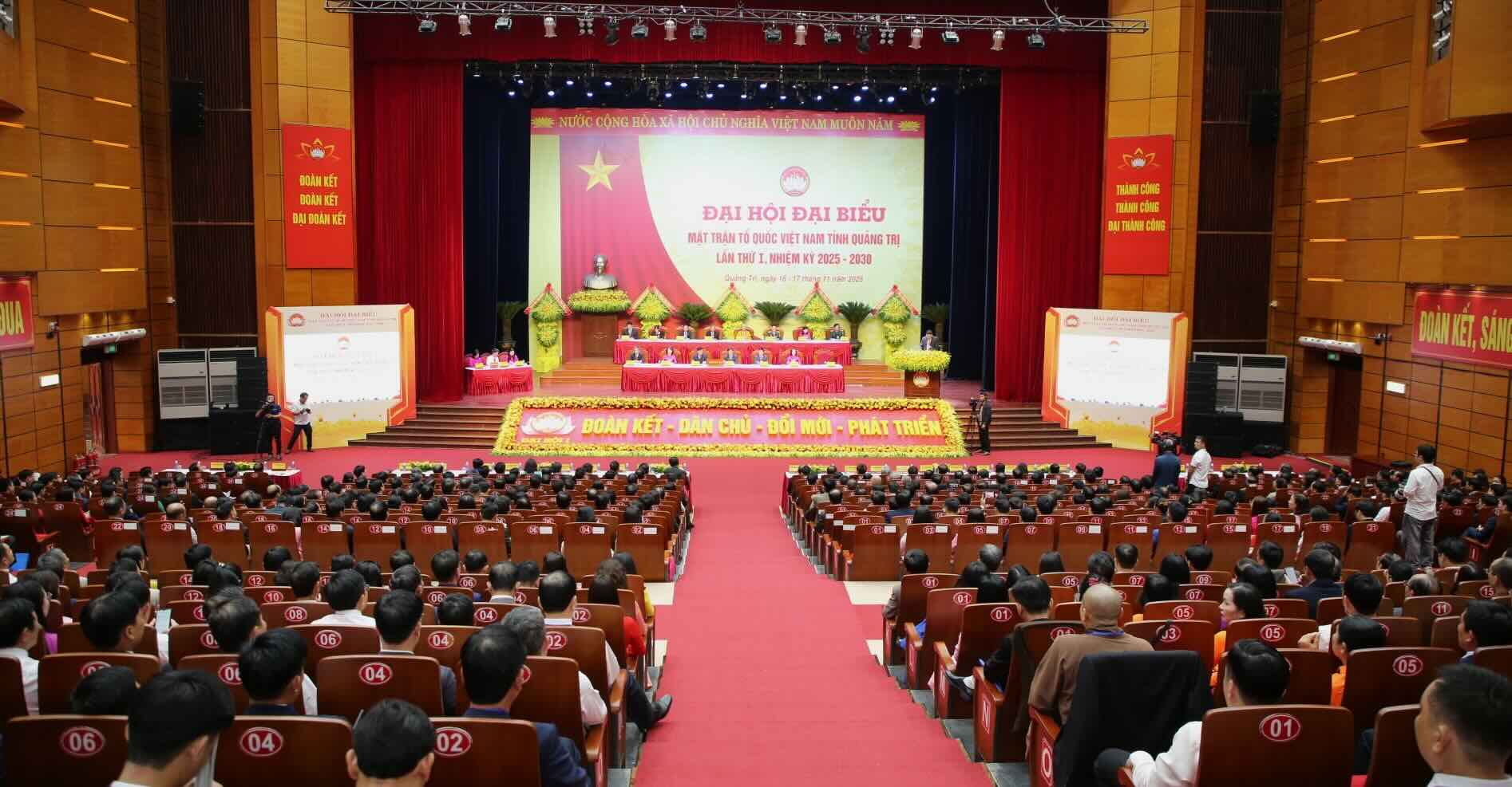 Toan canh dai hoi. Anh: Cong Sang