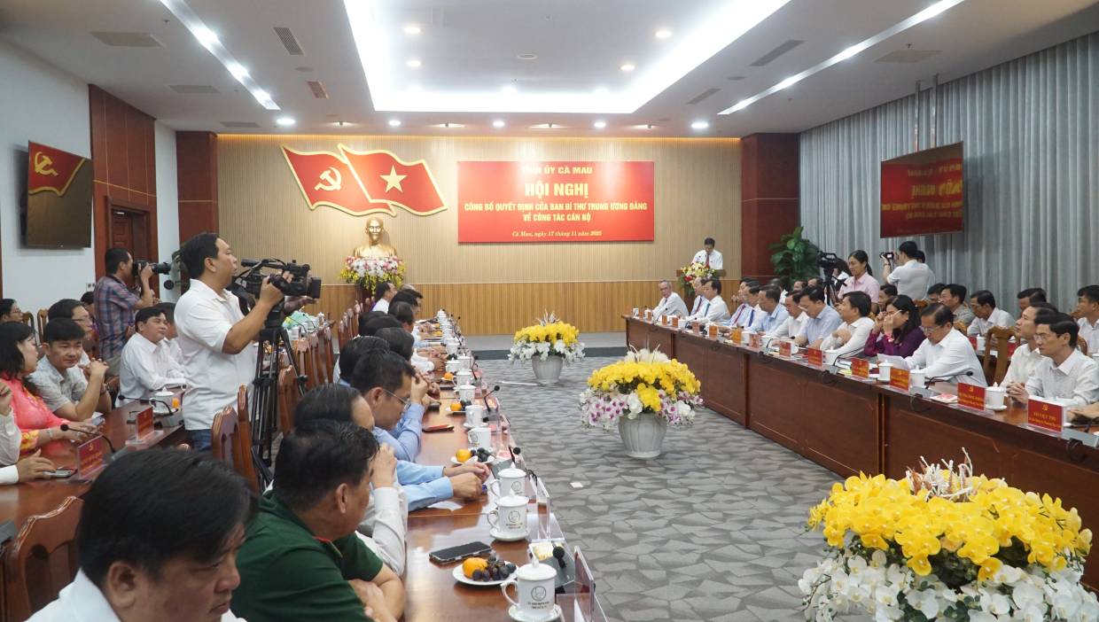 Quang canh Hoi nghi trien khai Quyet dinh ve cong tac can bo tai Ca Mau. Anh: Nhat Ho