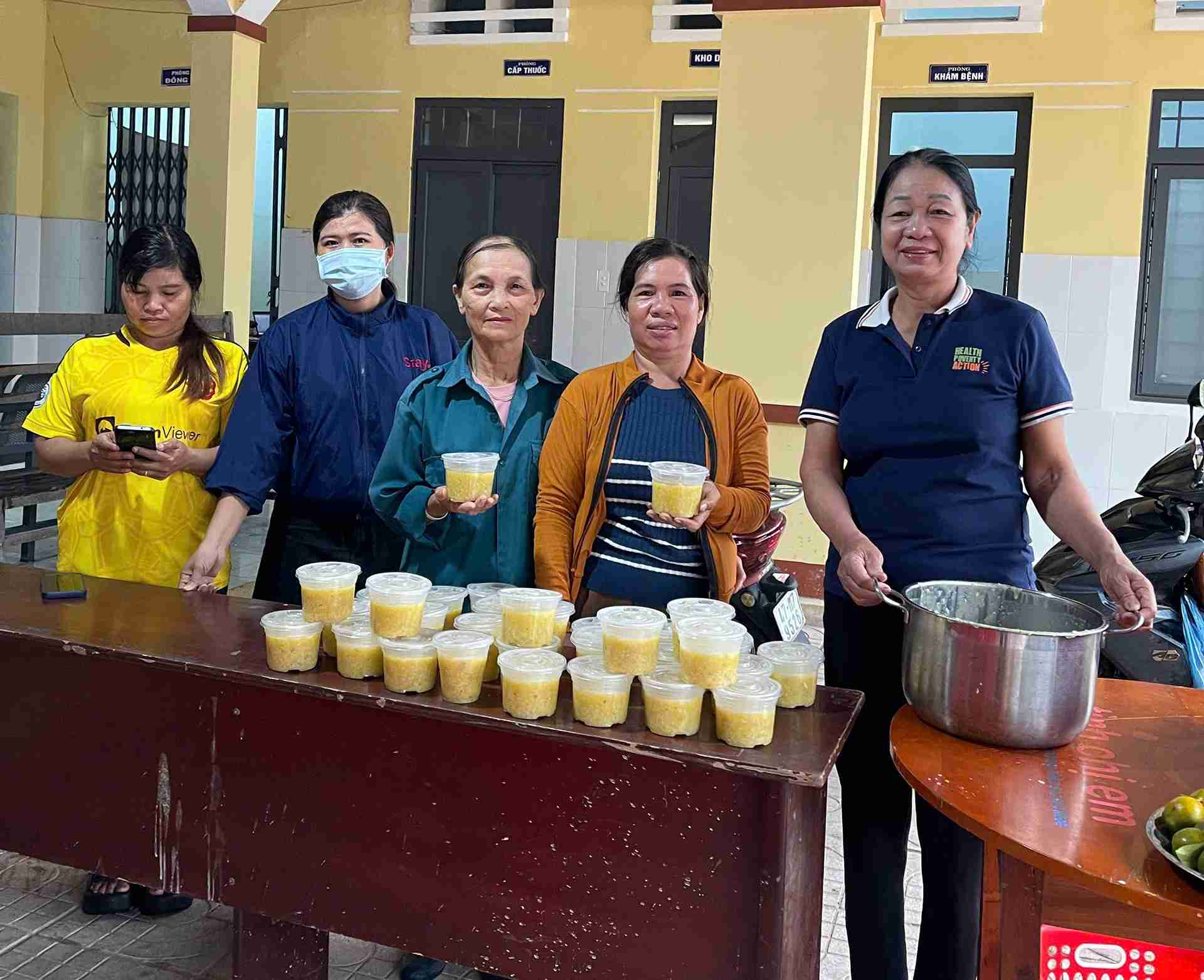 Thuc pham duoc chuan bi de bo sung chat cho cac ba me va tre em. Anh: Bao Lam