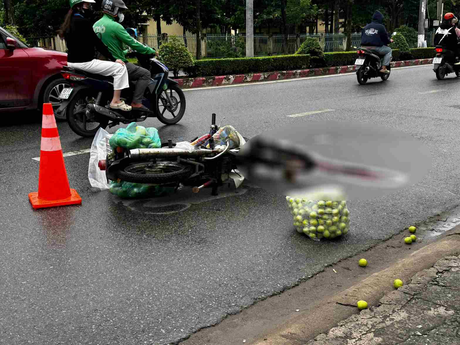 Hien truong vu chet nguoi tren duong Phu Loi.Anh: Dinh Trong