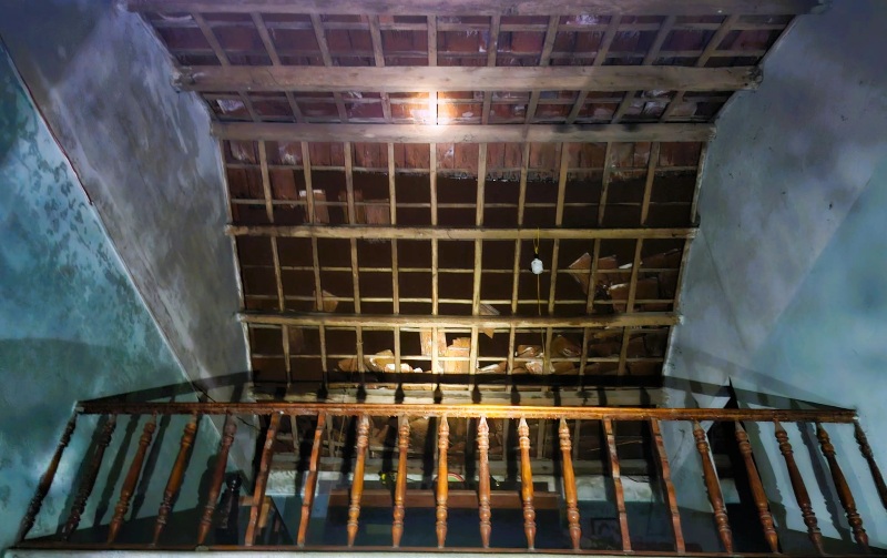 다낭에서 격렬한 토네이도 이후 80채 이상의 민가가 피해를 입었습니다.