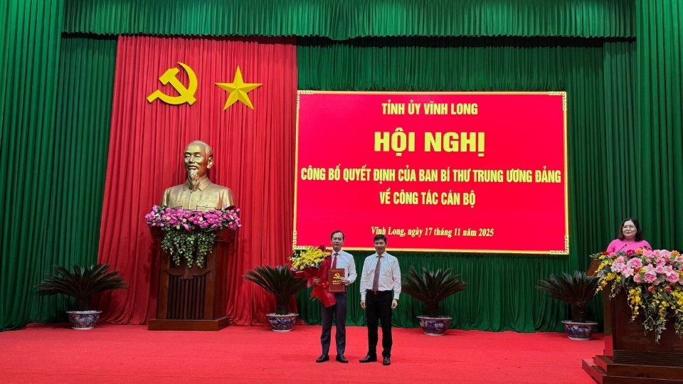 Chairman of Dong Thap Provincial People's Committee Tran Tri Quang was transferred and appointed as Deputy Secretary of Vinh Long Provincial Party Committee. Photo: Hoang Loc