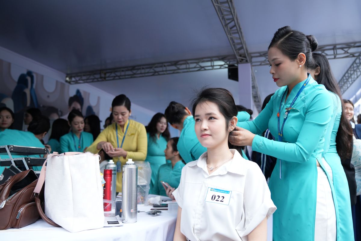 Anh: Vietnam Airlines