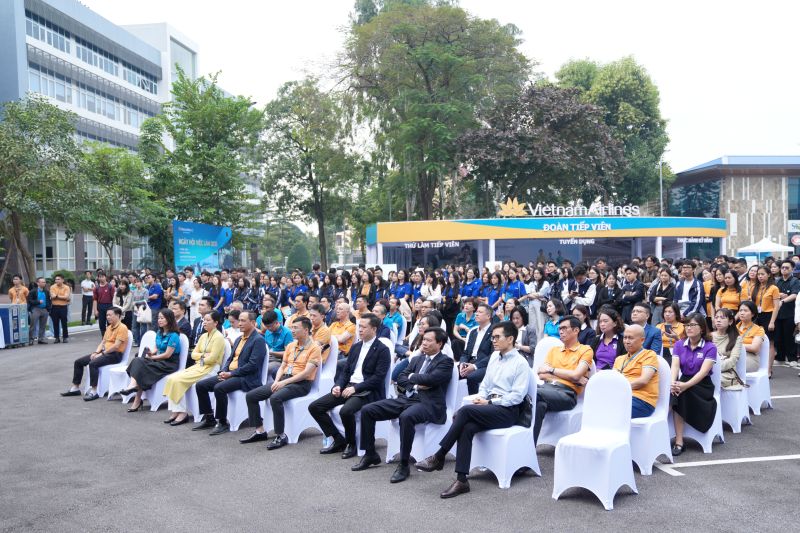 Anh: Vietnam Airlines