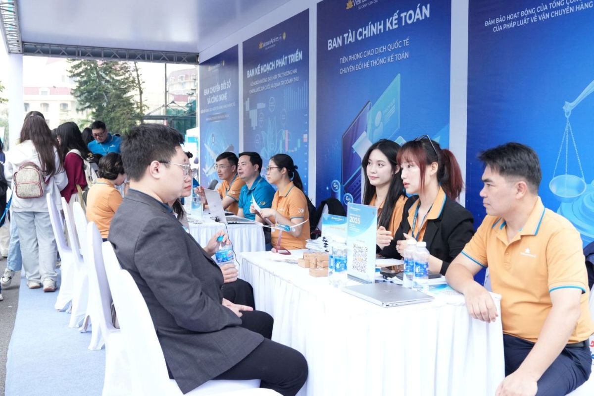 Anh: Vietnam Airlines