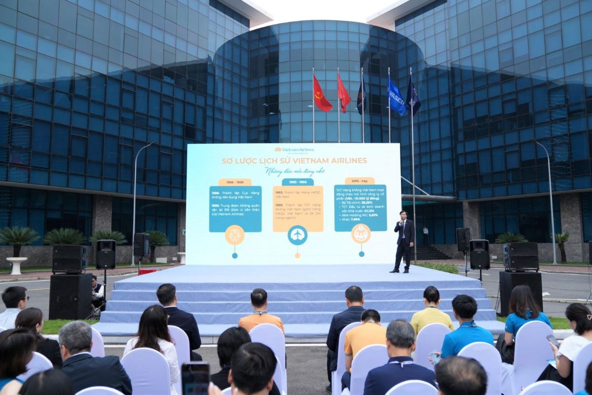 Anh: Vietnam Airlines