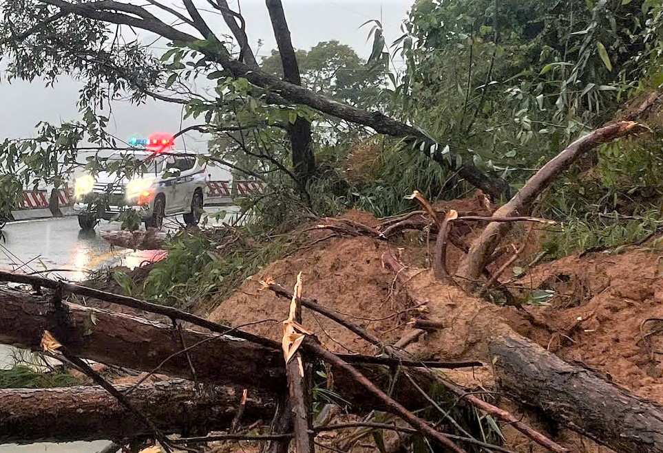 Hien truong sat lo tren deo Ngoan Muc, Quoc lo 27 qua tinh Lam Dong. Anh: Phuc Khanh