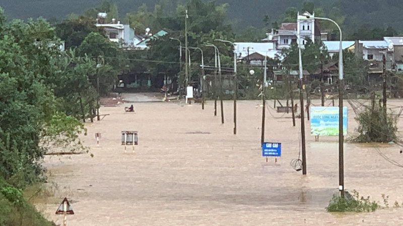 Tuyen DT611 tu Que Loc di Trung Phuoc, xa Que Phuoc bi ngap sau. Anh: Minh Thong