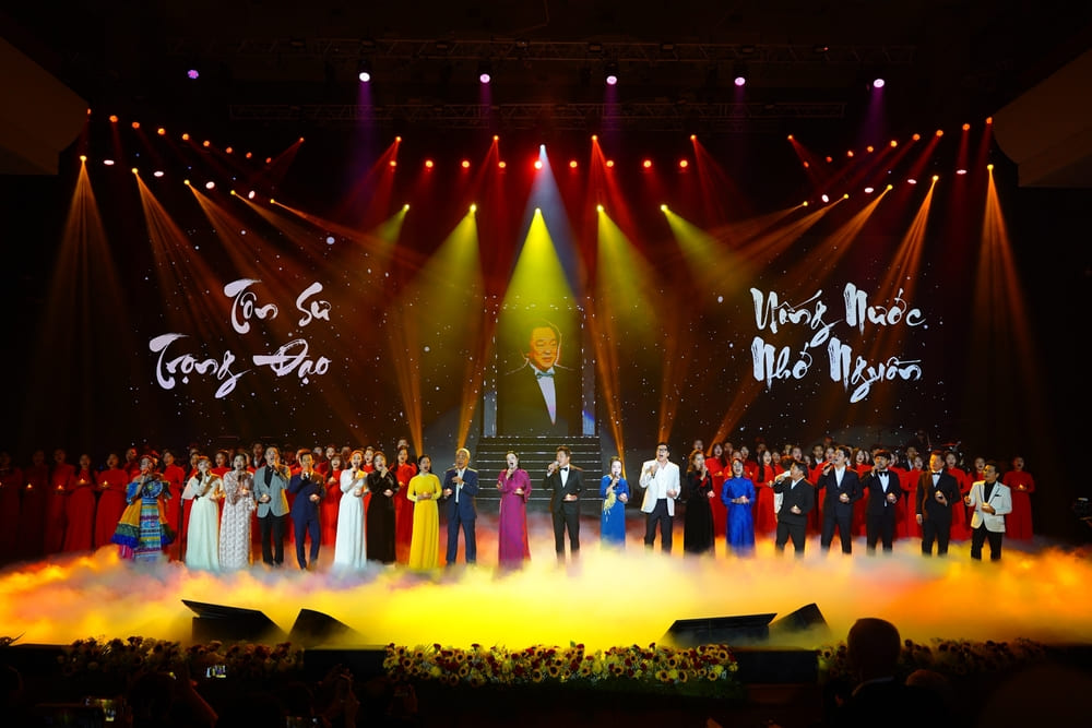 Nhieu the he hoc tro