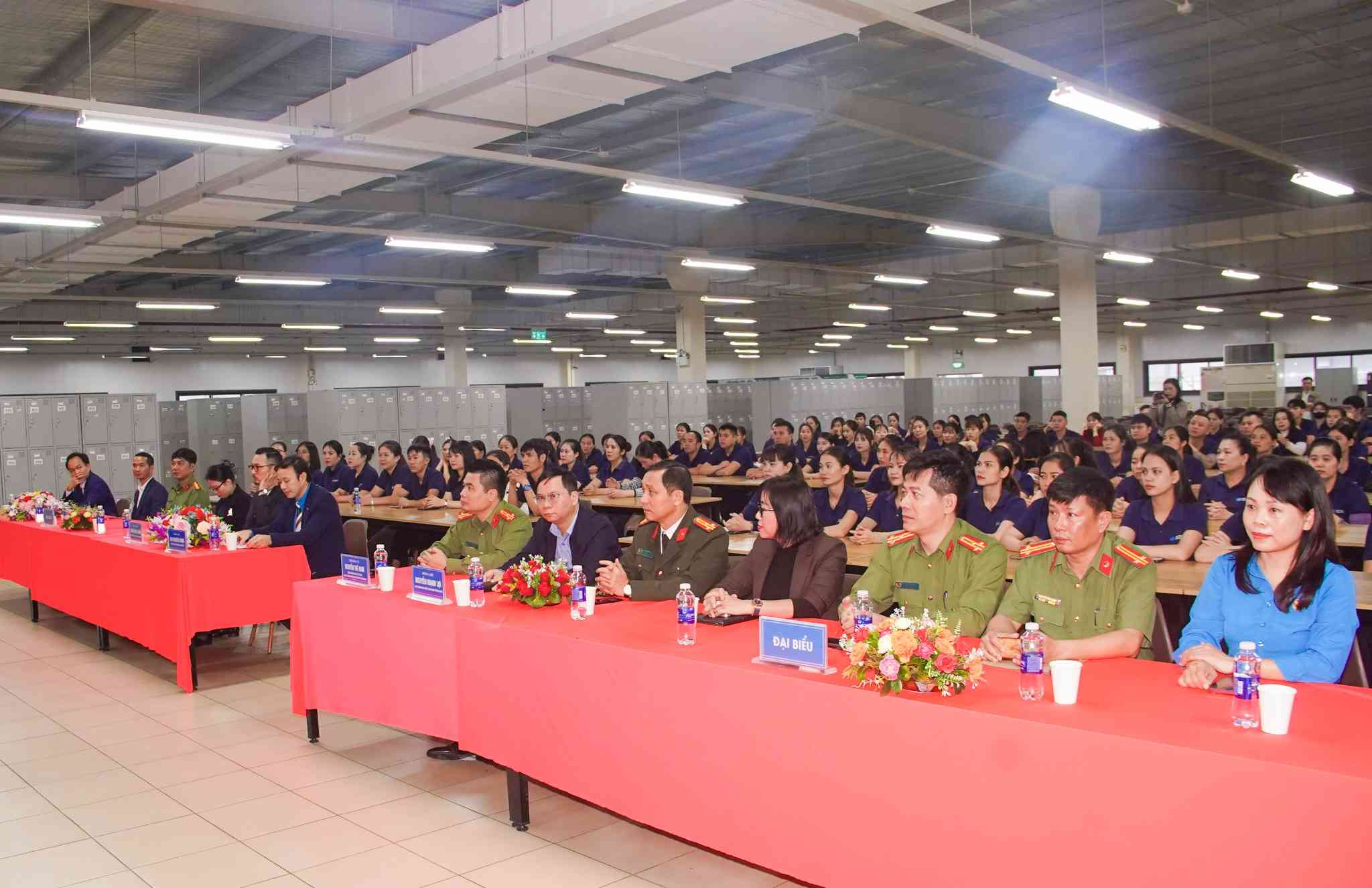 Cac dai bieu tham du chuong trinh. Anh: Duy Chuong