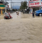 大雨がカインホア省の多くの道路を浸水させました。写真:Thanh Thuy