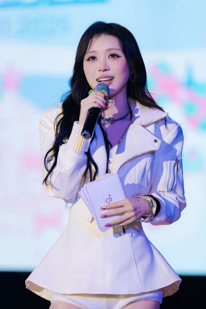 Han Sara lan dau tien to chuc fan meeting tai Ha Noi, vi the nu ca si goc Han cho biet, ban than kha hoi hop va lo lang truoc su kien dien ra. Anh: Nhan vat cung cap