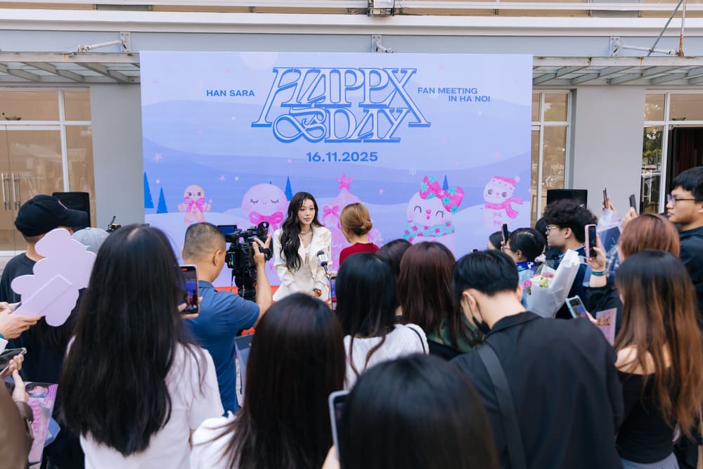300 Lac Da da cung den ung ho fan meeting tai Ha Noi cua Han Sara. Anh: Nhan vat cung cap